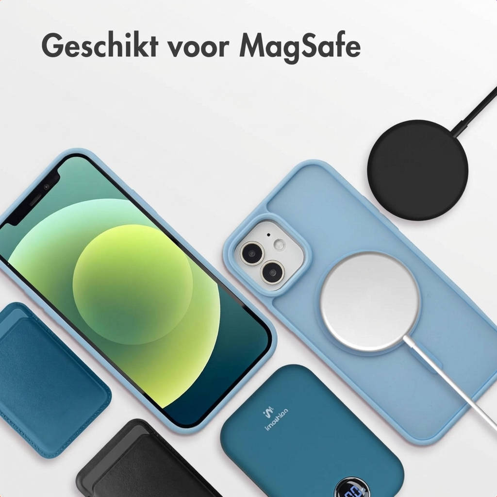 Lichtblauwe hoes met MagSafe-oplader, telefoon, kaarthouder en powerbank.