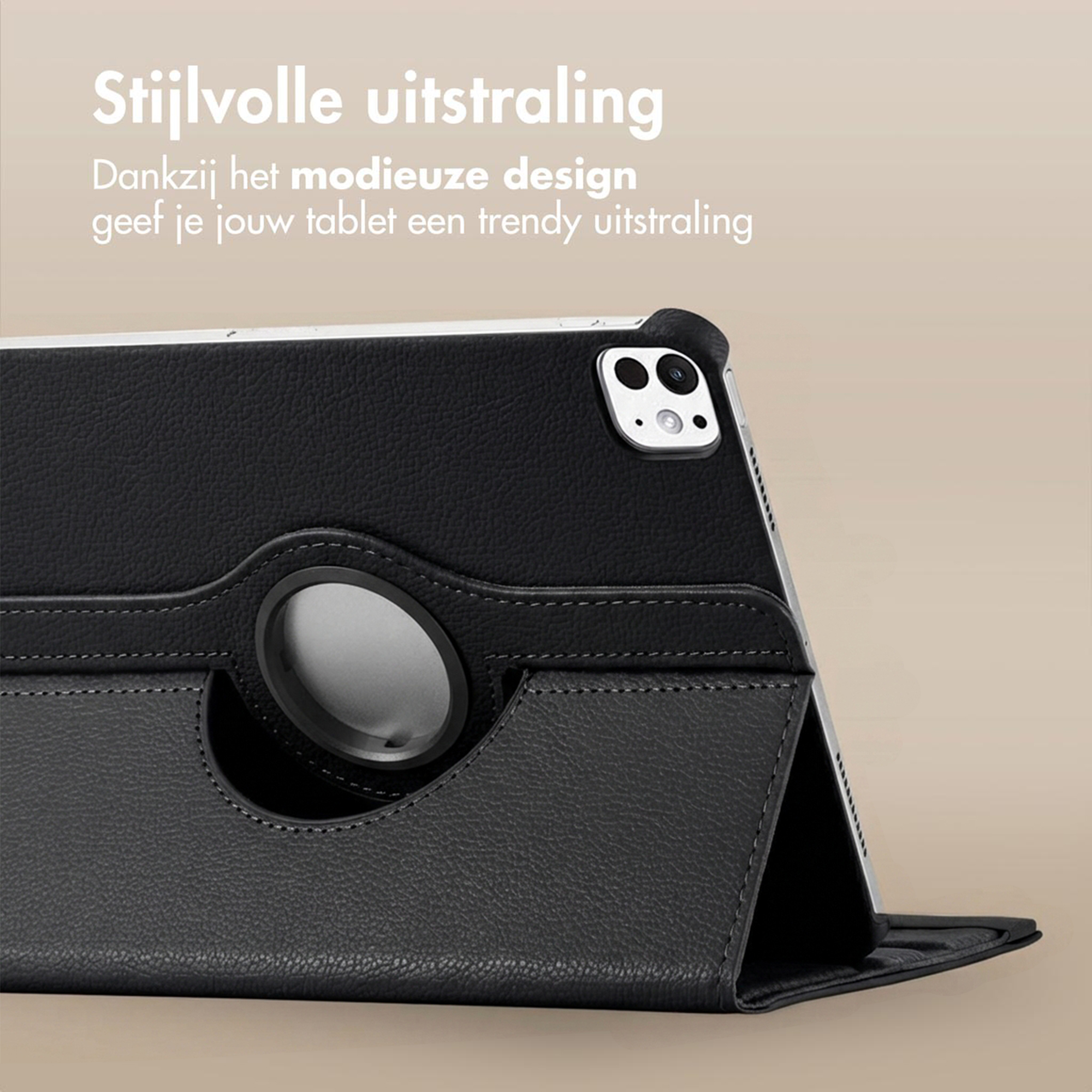 Zwarte tablet met leren hoes, camera en standaard.