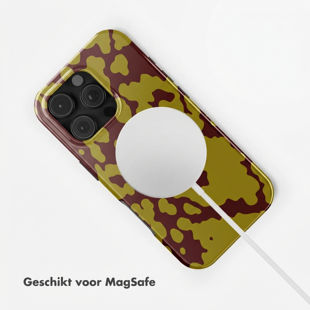 iPhone hoesje met MagSafe en bruin/olijfgroen camouflage patroon.