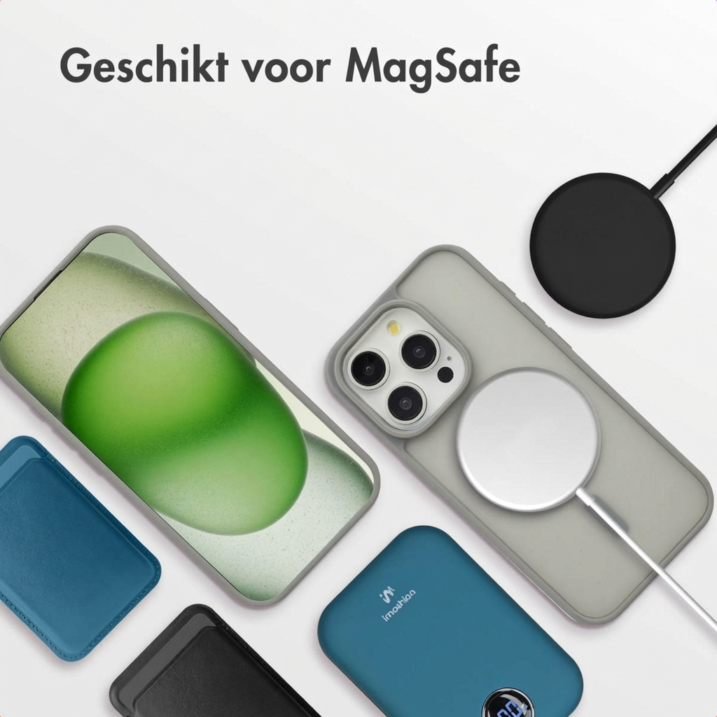 iPhone avec accessoires MagSafe : coque, chargeur, batterie externe, porte-cartes.