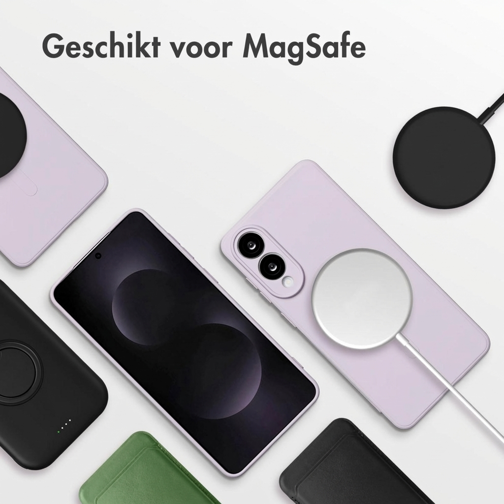 Een paarse telefoon naast een zwarte MagSafe lader.