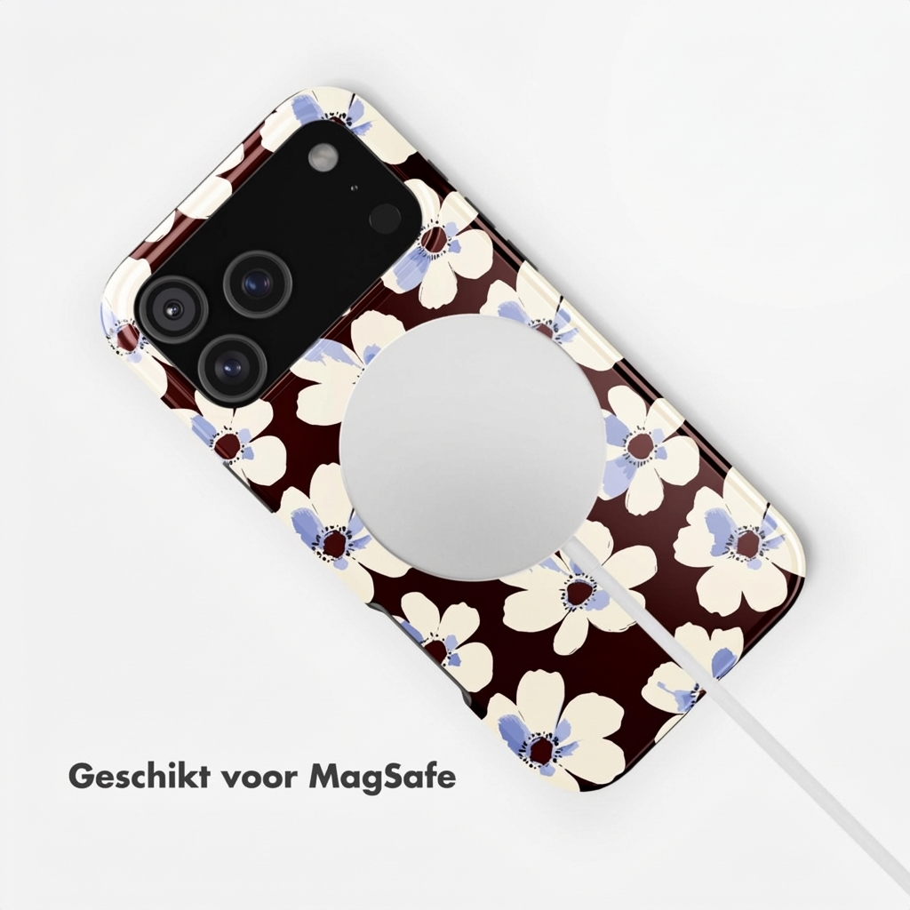 Donkerbruine telefoonhoes met bloemenpatroon, MagSafe compatibel.