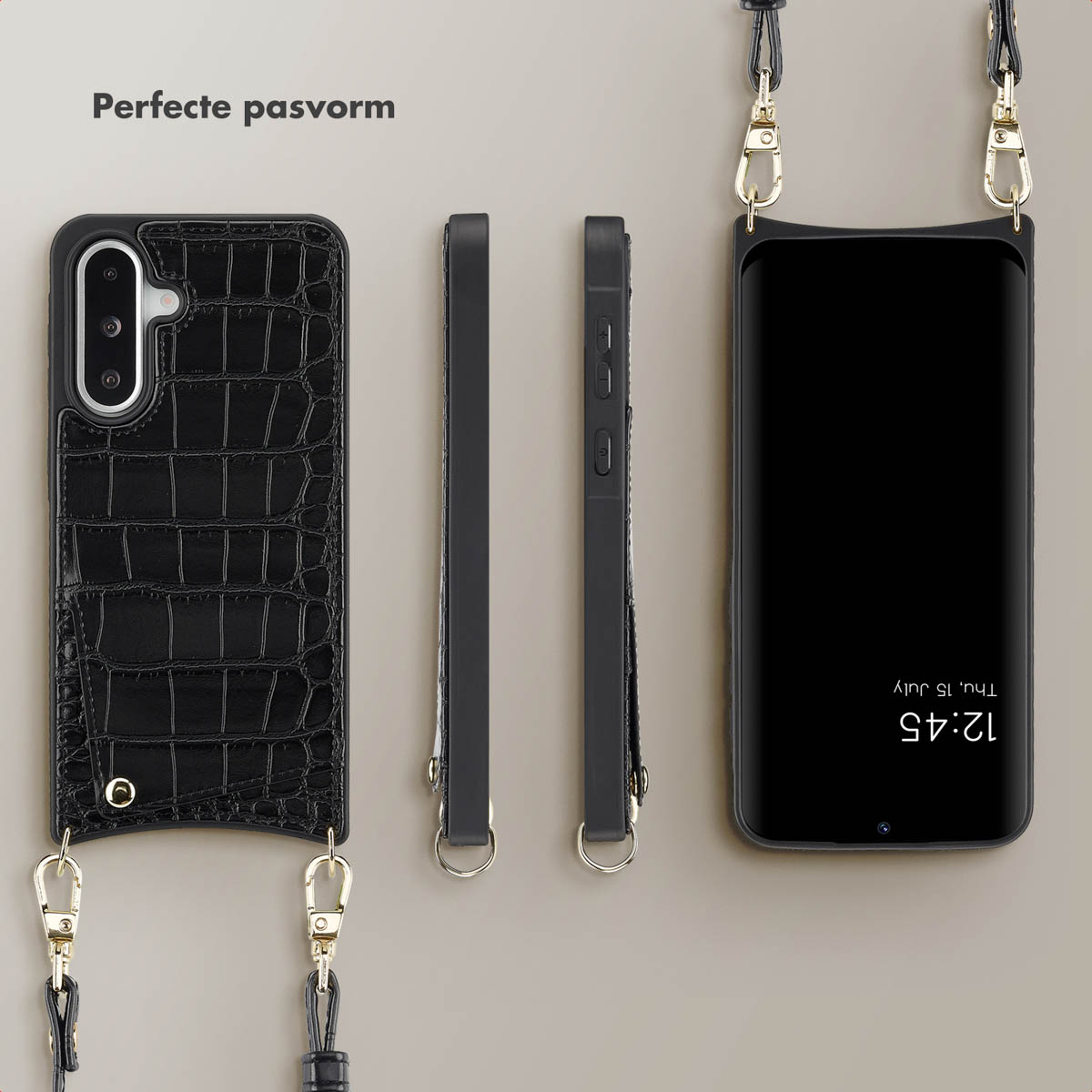 Zwarte telefoonhoes met krokodillenprint en band. Een smartphone ernaast.