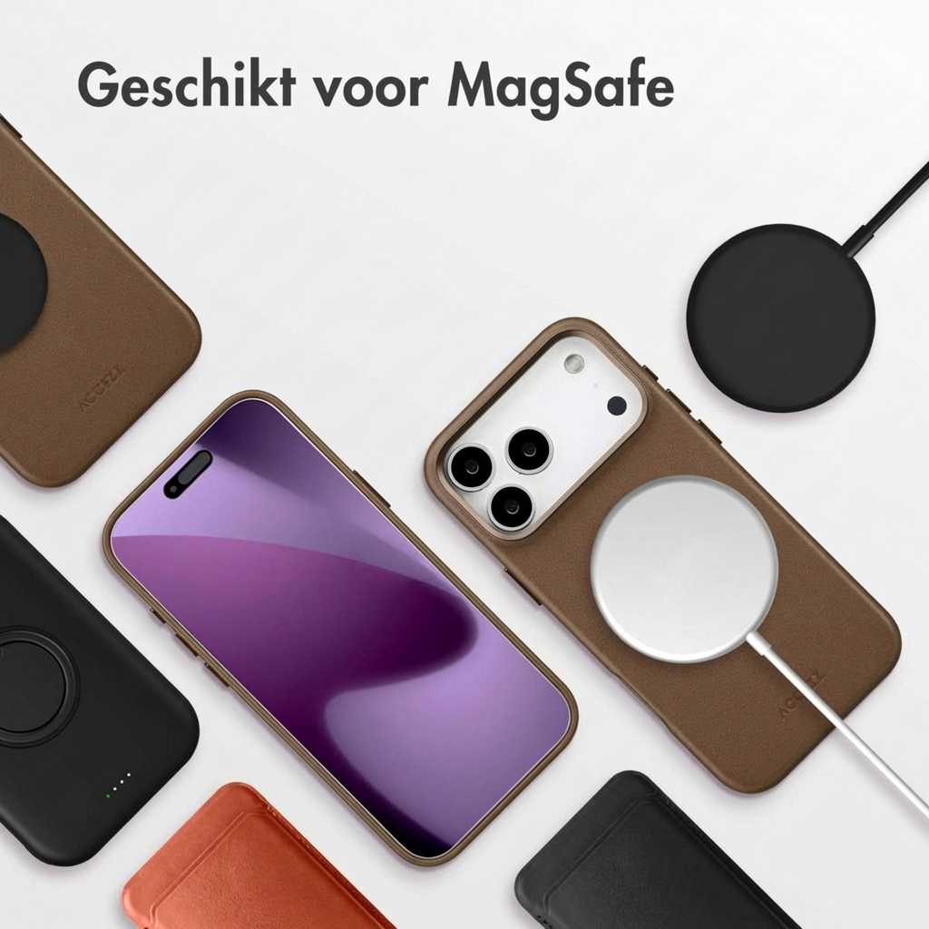 Bruine telefoonhoesjes en een iPhone met MagSafe lader op witte achtergrond.