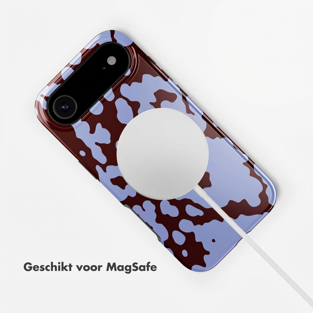 Een telefoon met een abstract blauw-bruin patroon en MagSafe lader.