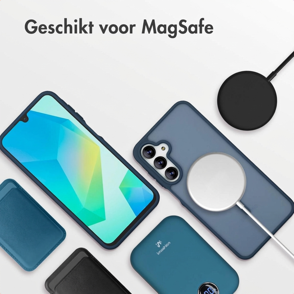 Uno smartphone con custodia blu, caricatore MagSafe e power bank.
