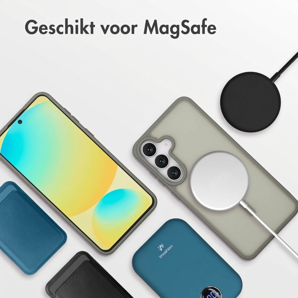 Un smartphone, une coque, un cercle de charge et une power bank sur fond blanc.
