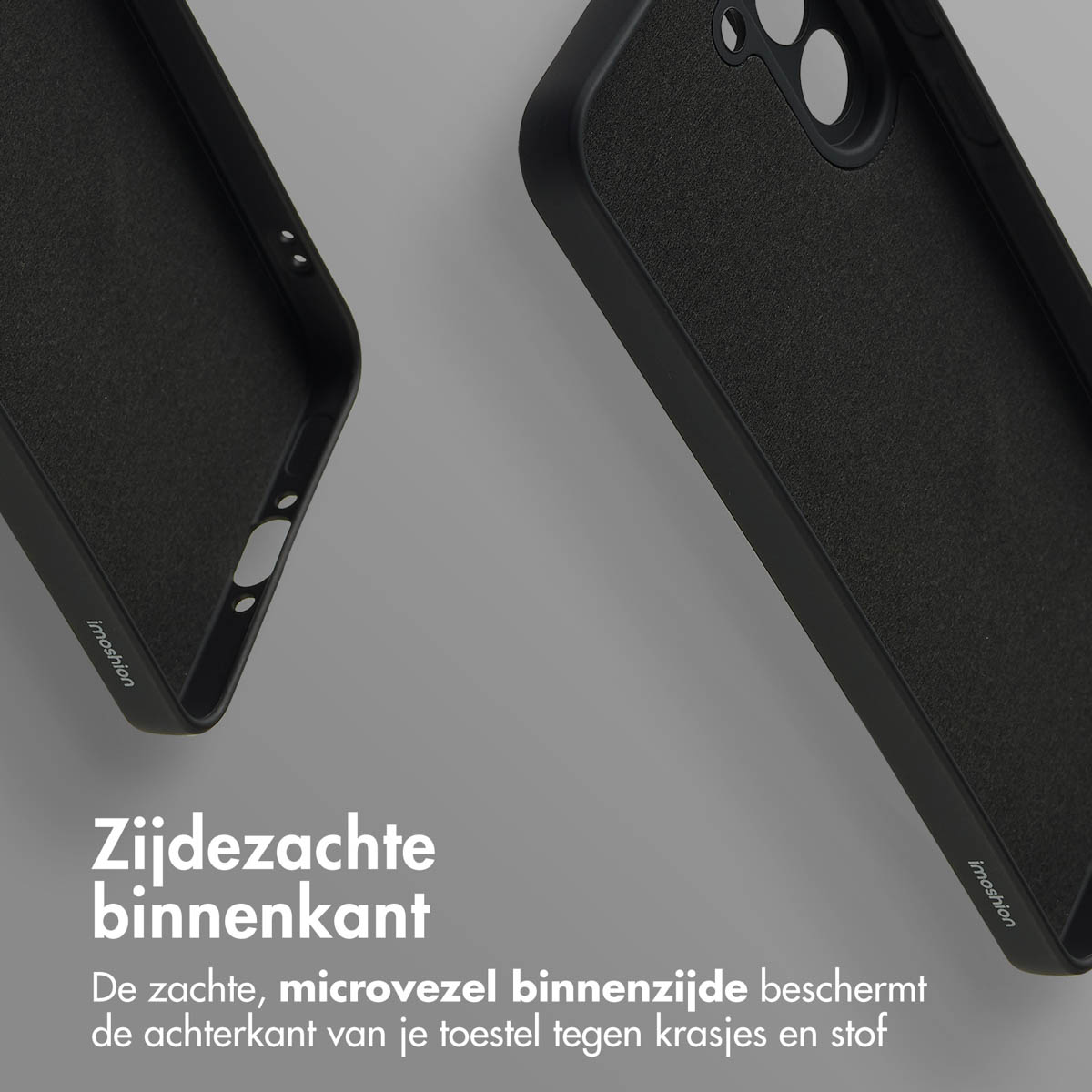 Deux coques de téléphone noires avec doublure intérieure douce sur fond gris.