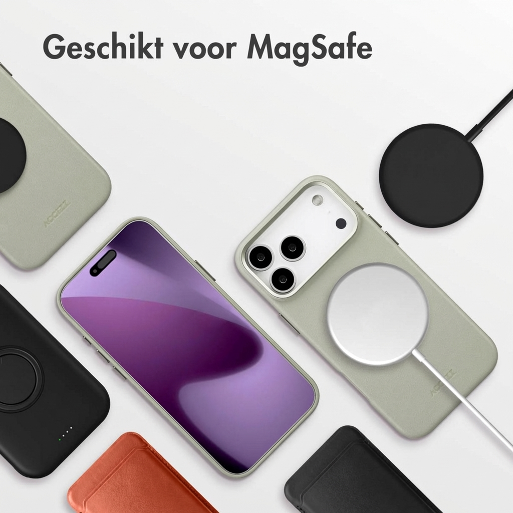 iPhone accessoires: hoesjes, oplader en portemonnee op witte ondergrond.