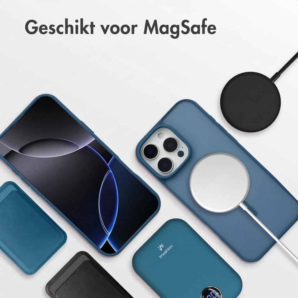 Coque de téléphone bleue avec chargeur MagSafe et batterie externe sur fond blanc.