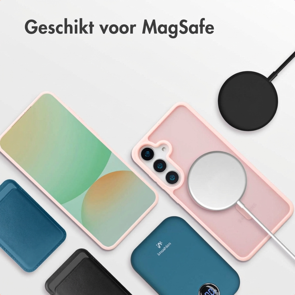 Een roze telefoonhoesje met MagSafe oplader, blauwe en zwarte hoesjes.
