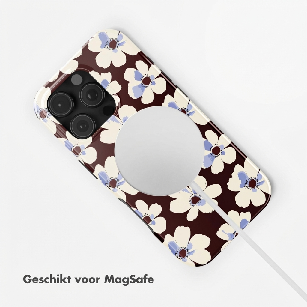 Coque de téléphone marron avec fleurs blanches et bleues, compatible MagSafe.