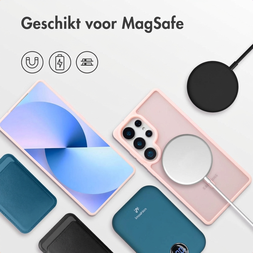 Een roze telefoon met MagSafe-oplader, powerbank en hoesjes op witte achtergrond.