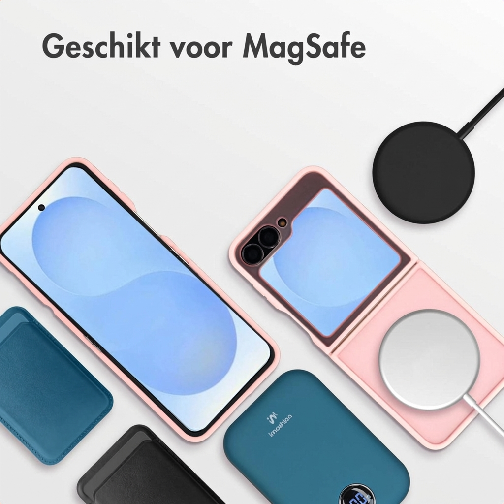 Roze telefoonhoesjes, blauwe en zwarte portemonnees, een oplader en een MagSafe-oplader.
