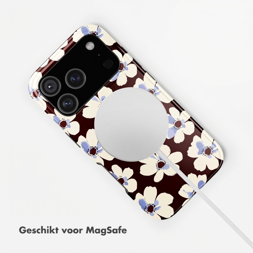 Custodia per telefono marrone scuro con motivo floreale bianco e blu e cerchio MagSafe.
