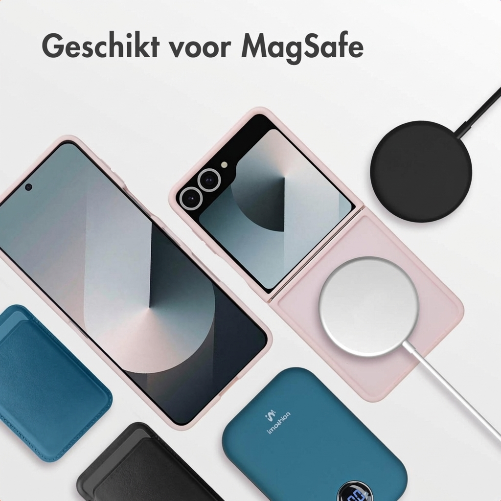 Twee roze telefoonhoesjes met MagSafe accessoires, oplaadkabel en powerbank.