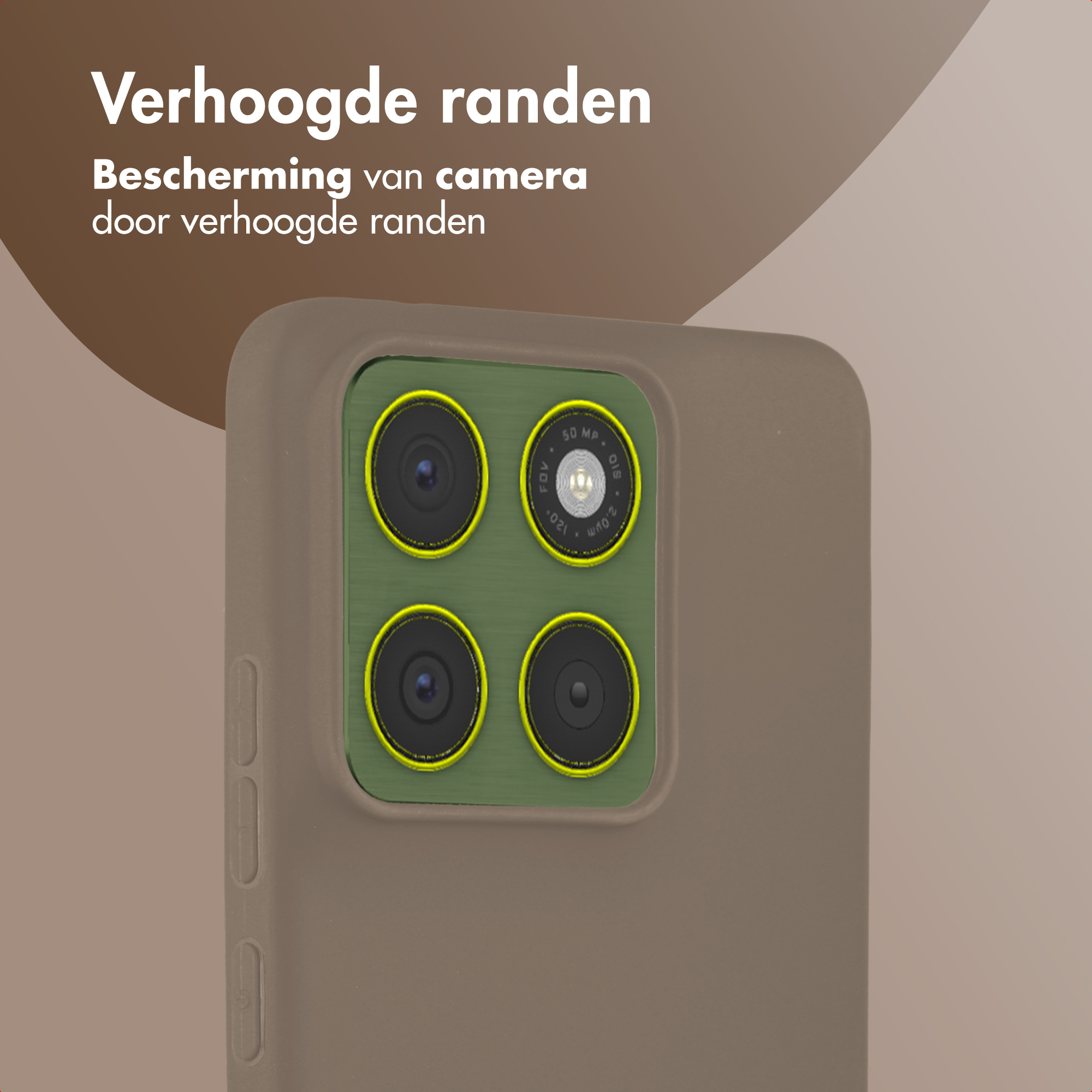 Gros plan d'un étui de téléphone marron montrant quatre objectifs de caméra à l'arrière.