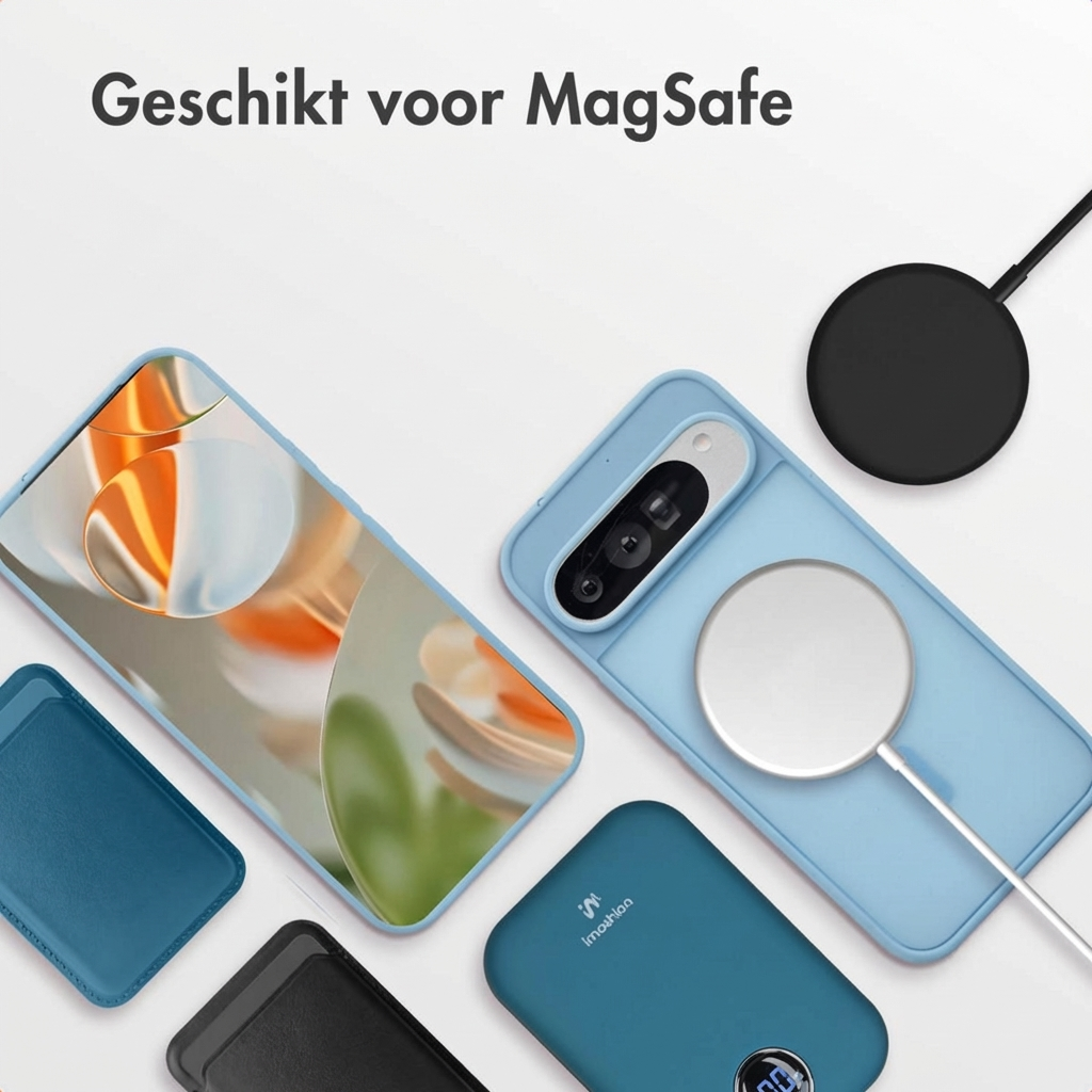 Lichtblauwe telefoonhoes met MagSafe lader, powerbank en kaarthouders.