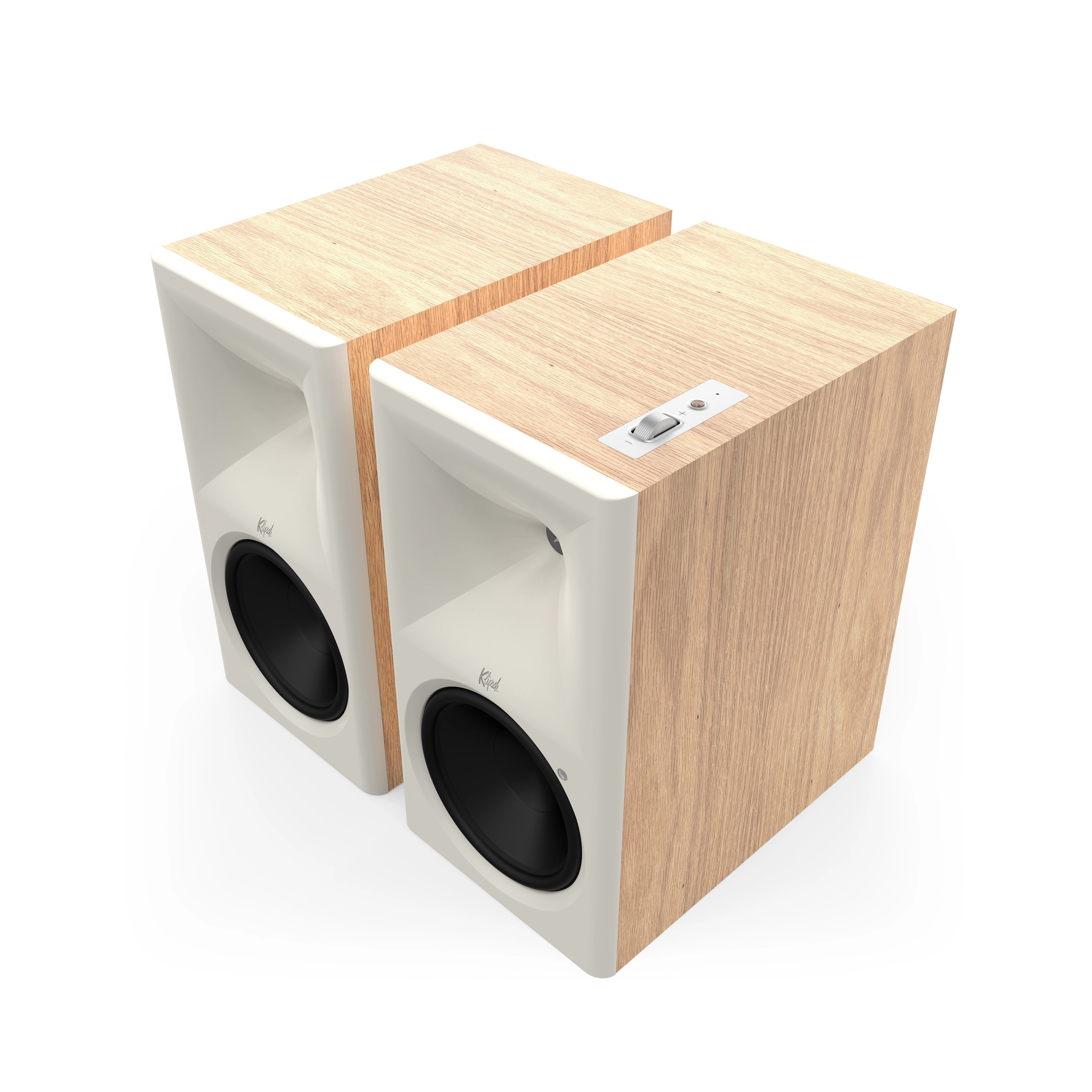 Zwei weiße und holzfarbene Lautsprecher mit schwarzen Membranen und Bedienelementen.