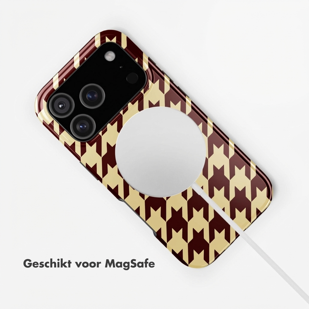 Een bruin-geel pied-de-poule patroon op een telefoonhoes met MagSafe-cirkel.