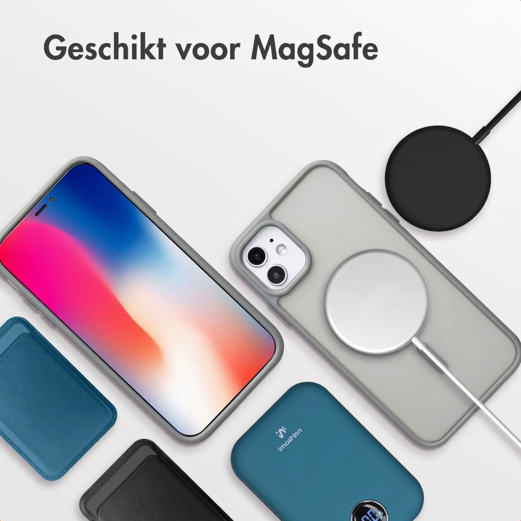 iPhone met MagSafe accessoires: oplaadkabel, powerbank en hoesjes.