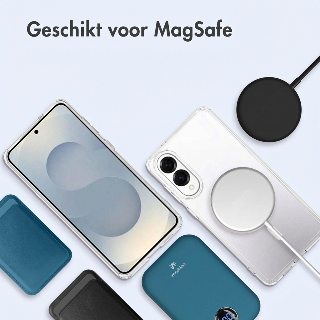 Smartphone con custodia, power bank e caricabatterie MagSafe su sfondo azzurro.