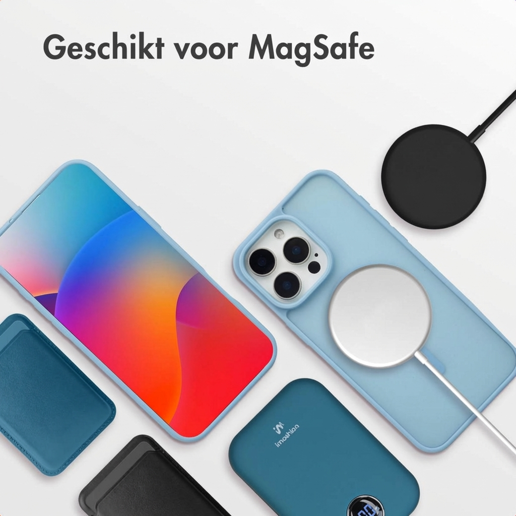 Un iPhone avec étui bleu, chargeur MagSafe, batterie externe et porte-cartes.
