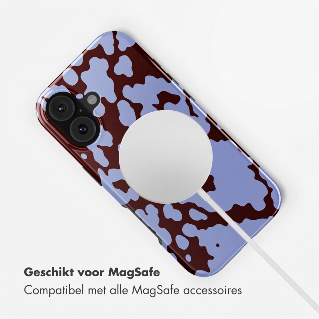 Una cover per telefono con motivo blu e marrone giace su uno sfondo bianco.