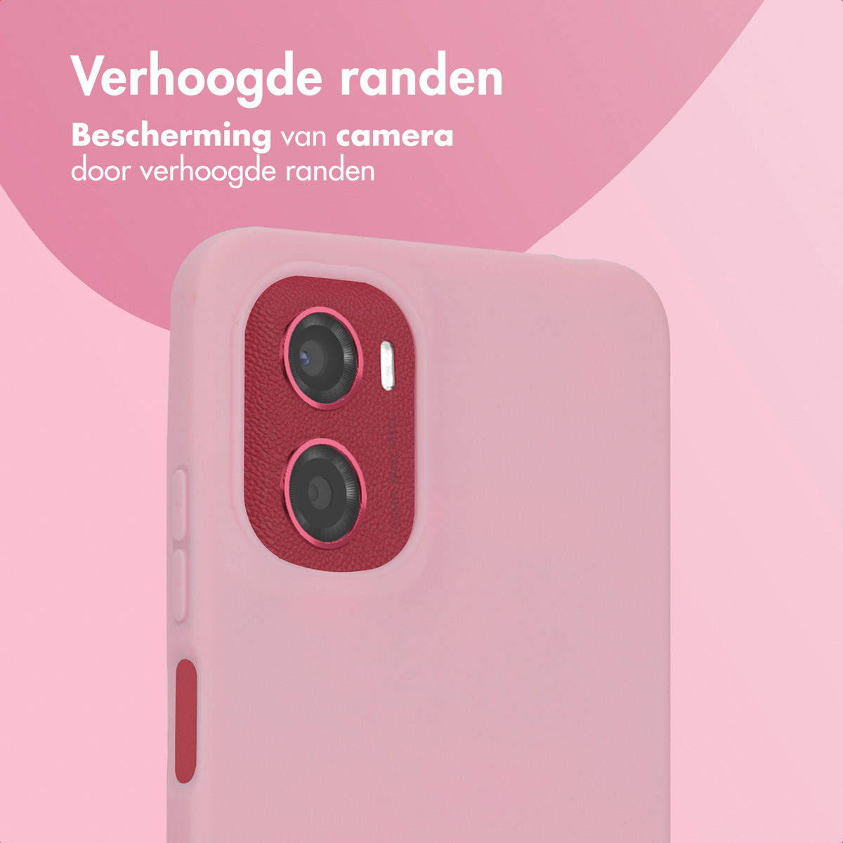 Een roze telefoonhoes met verhoogde randen ter bescherming van de cameralens.