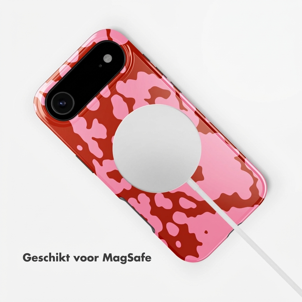 Coque de téléphone rouge à pois roses avec chargeur MagSafe.