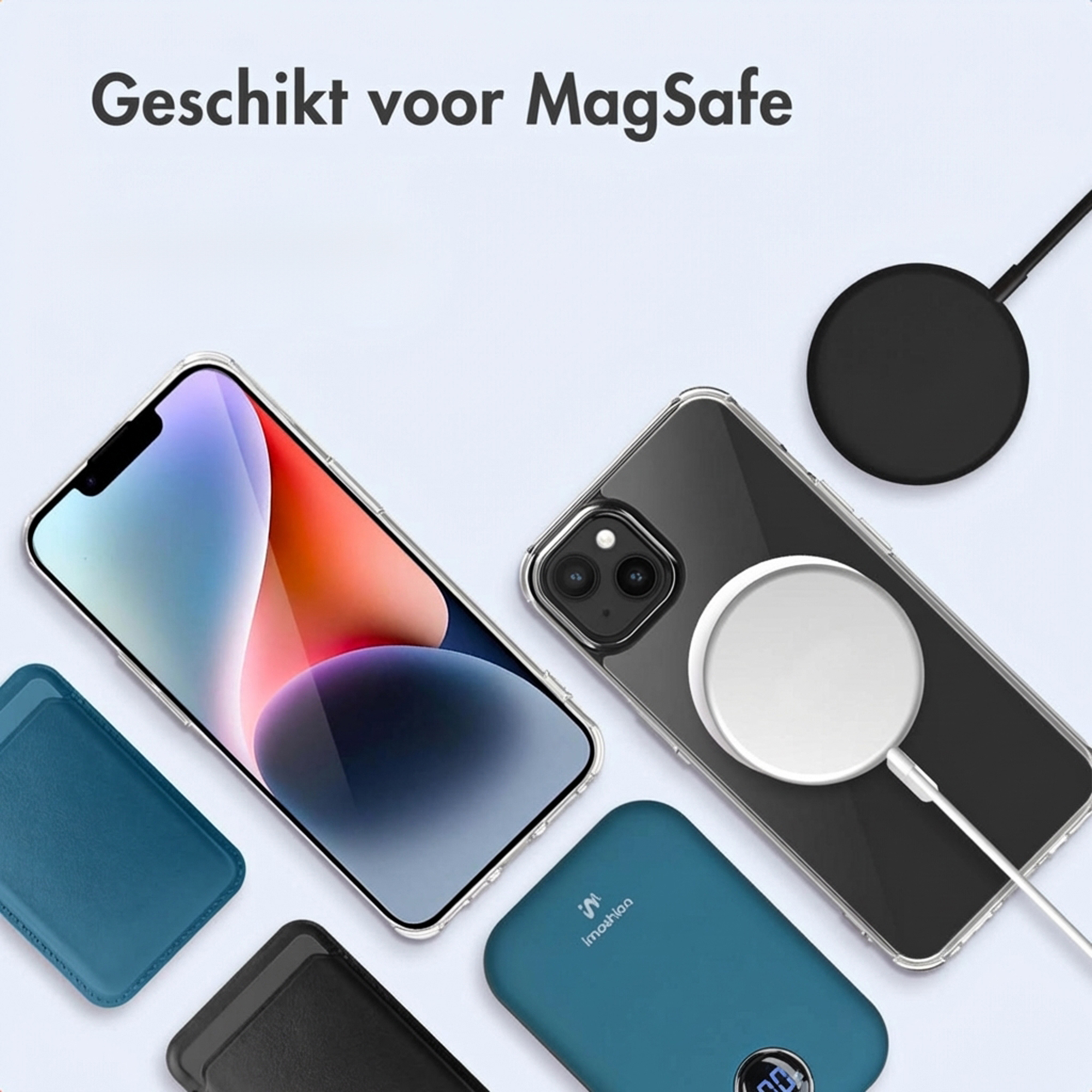 Due iPhone, custodie blu e nere, un caricabatterie e accessori MagSafe.