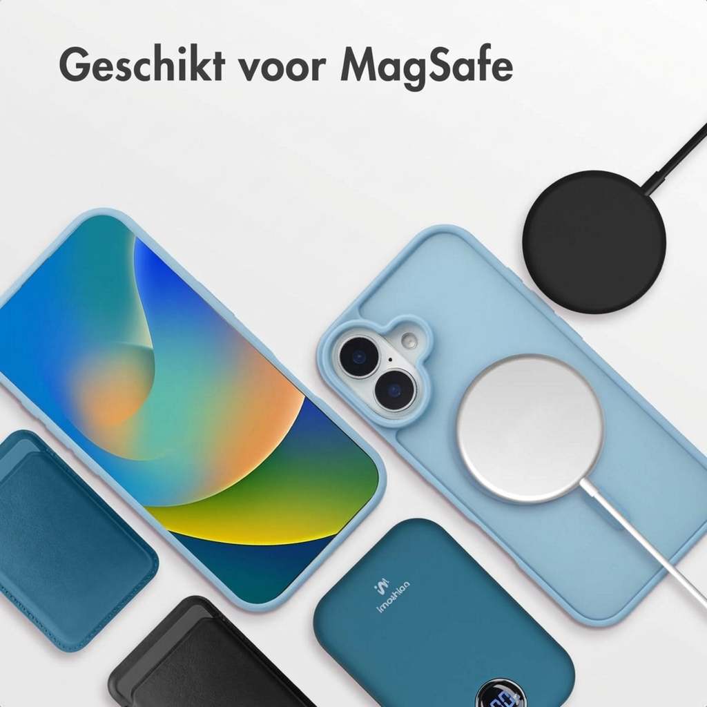 Un iPhone bleu clair avec accessoires MagSafe : coque, chargeur et batterie externe.