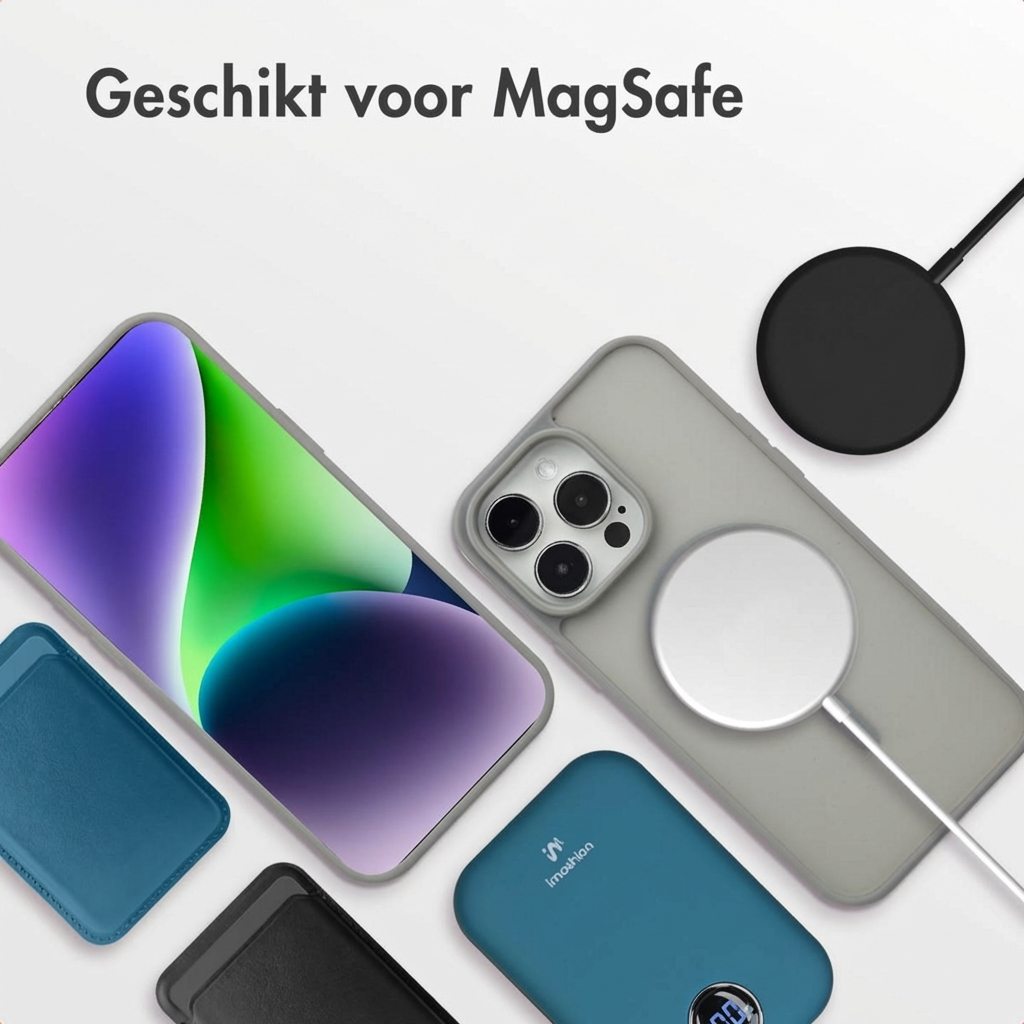 iPhone avec accessoires MagSafe : étuis, chargeur et batterie externe.