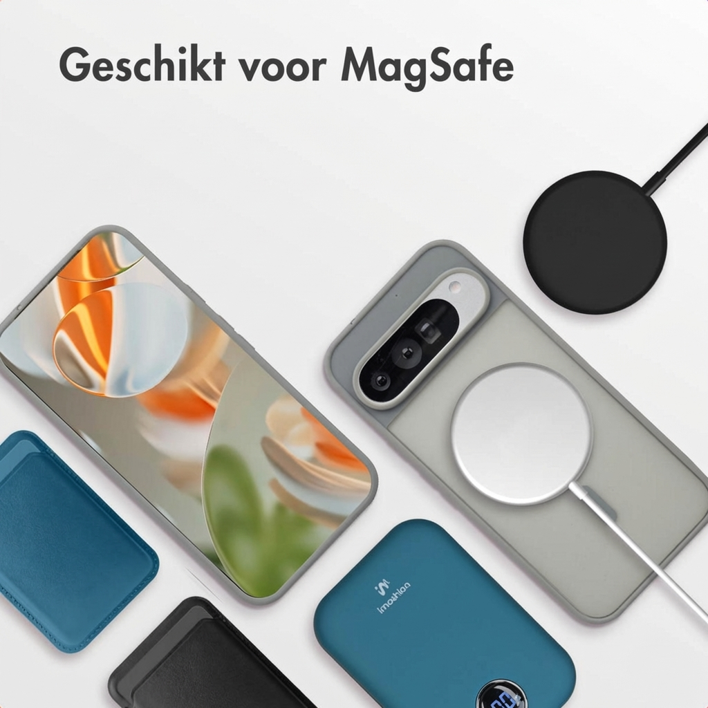 Un smartphone, deux coques, un chargeur et un accessoire MagSafe.