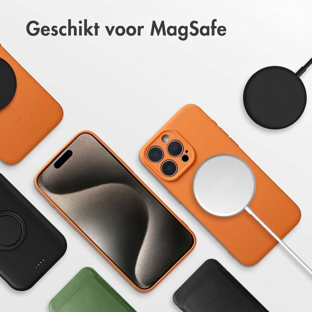 Oranje iPhone hoesje met MagSafe lader en telefoon ernaast.