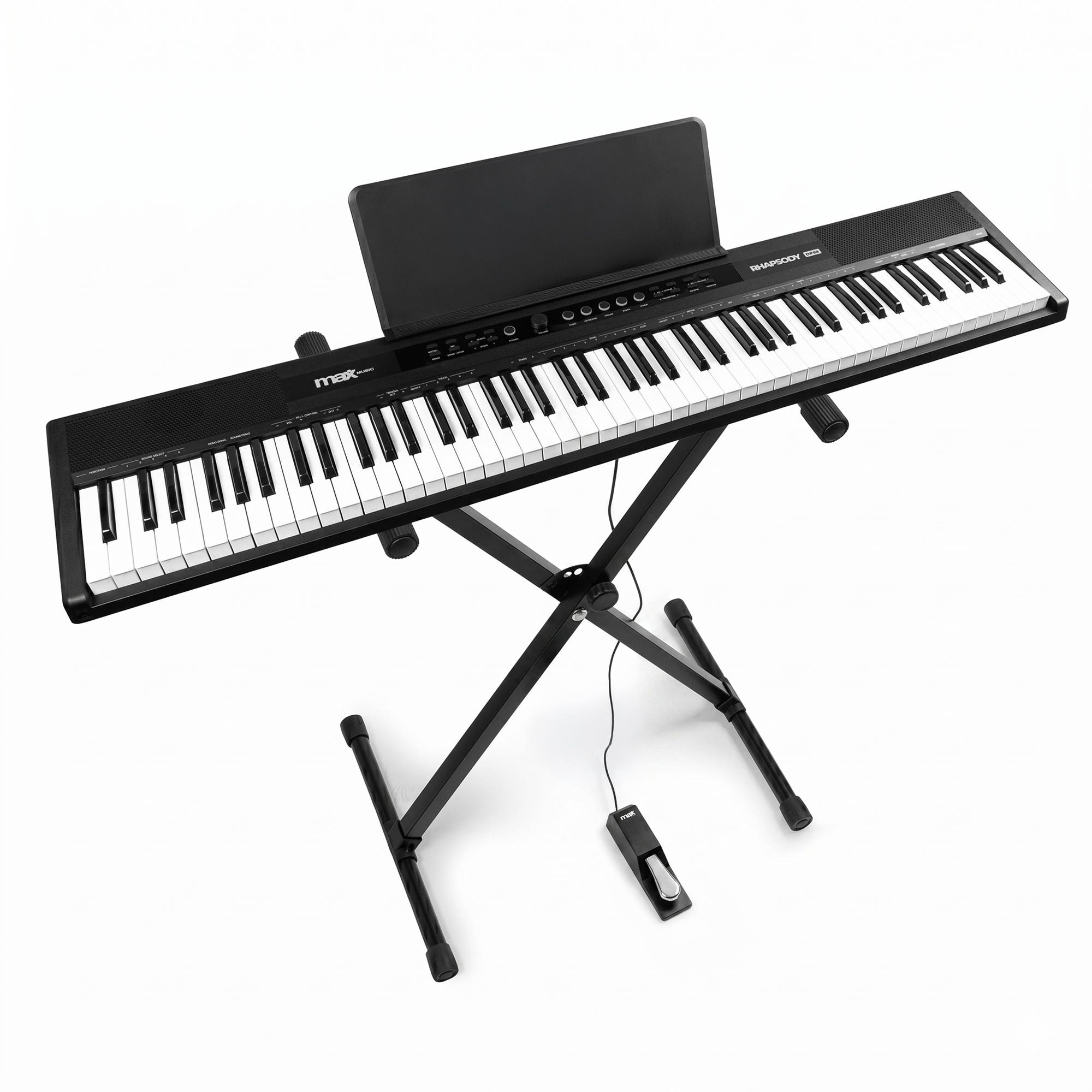 Een zwart keyboard op een zwarte standaard met lessenaar en pedaal.