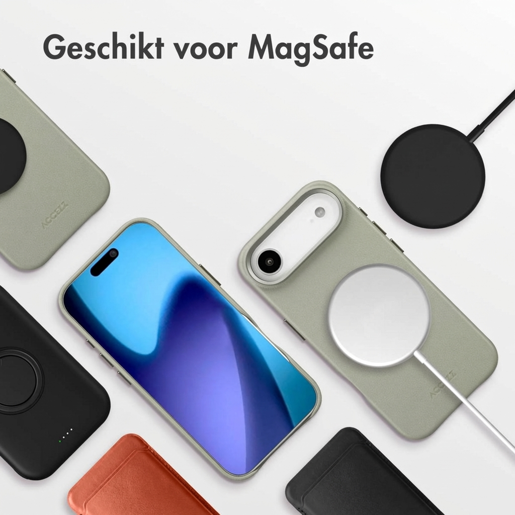 Een iPhone met MagSafe hoes en opladers op witte achtergrond.