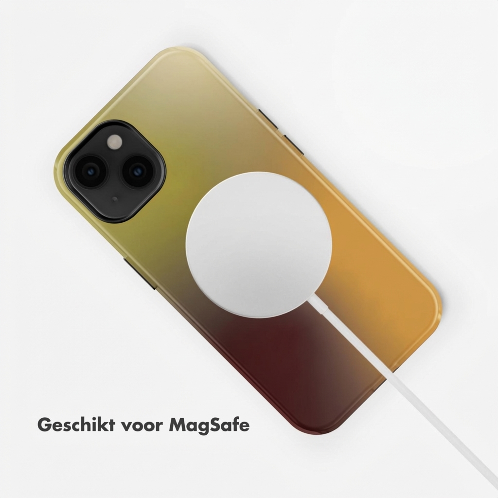 Un iPhone con cover sfumata dal verde al marrone, collegato a un caricatore MagSafe.