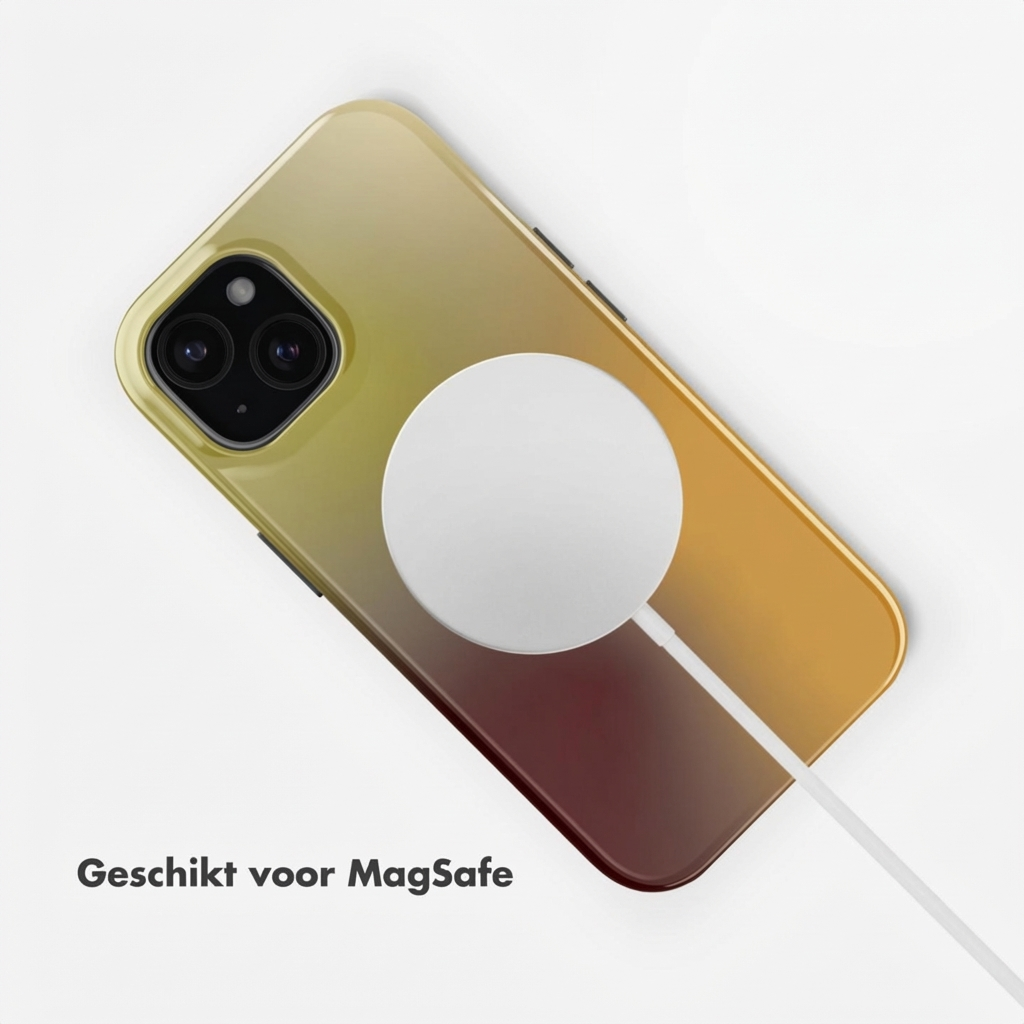 Een gouden telefoon met MagSafe-oplader en wit kabel op lichte achtergrond.