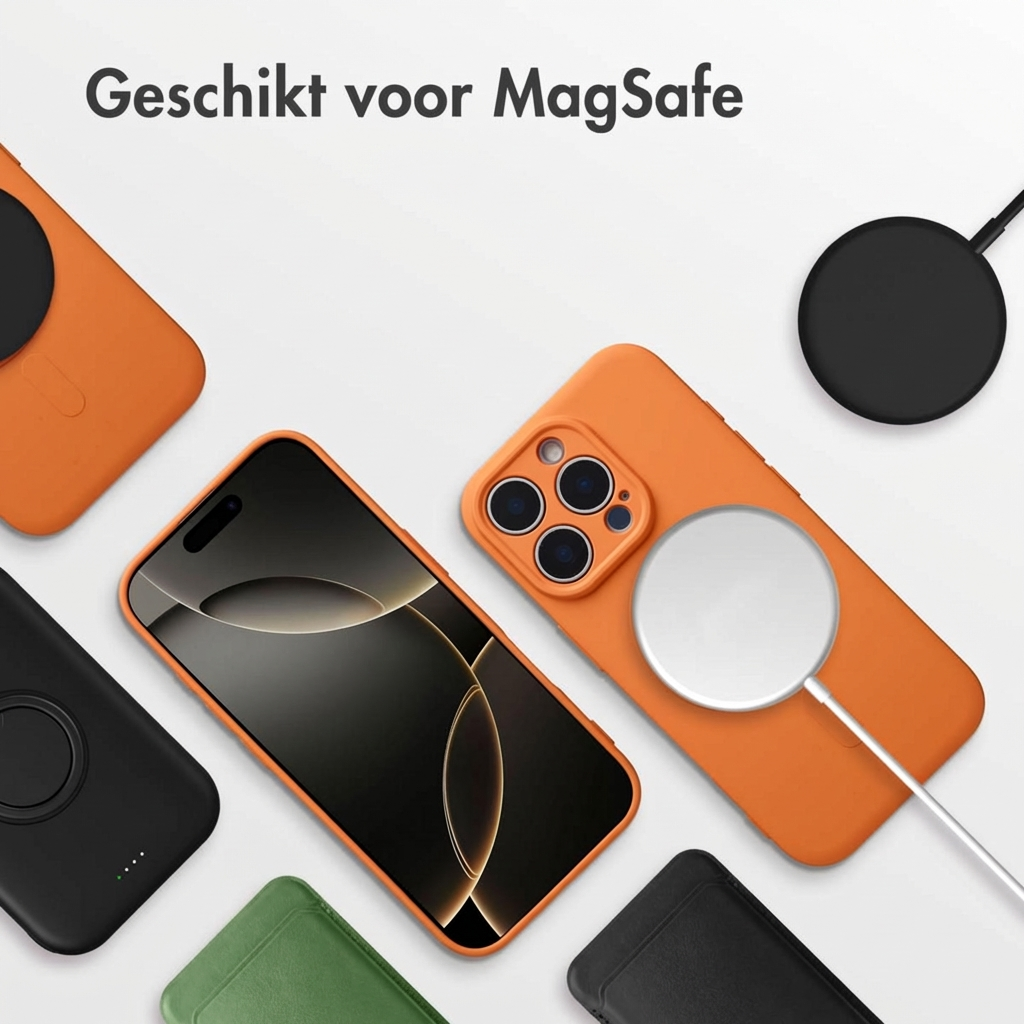 Oranje telefoonhoes met MagSafe-oplader en iPhone met cameramodule.