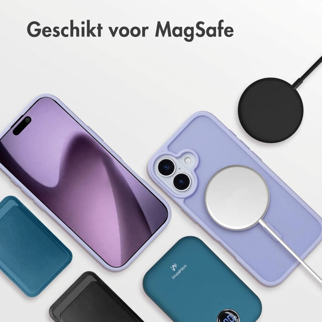 Een paarse iPhone met MagSafe-accessoires, waaronder hoesjes en laders.