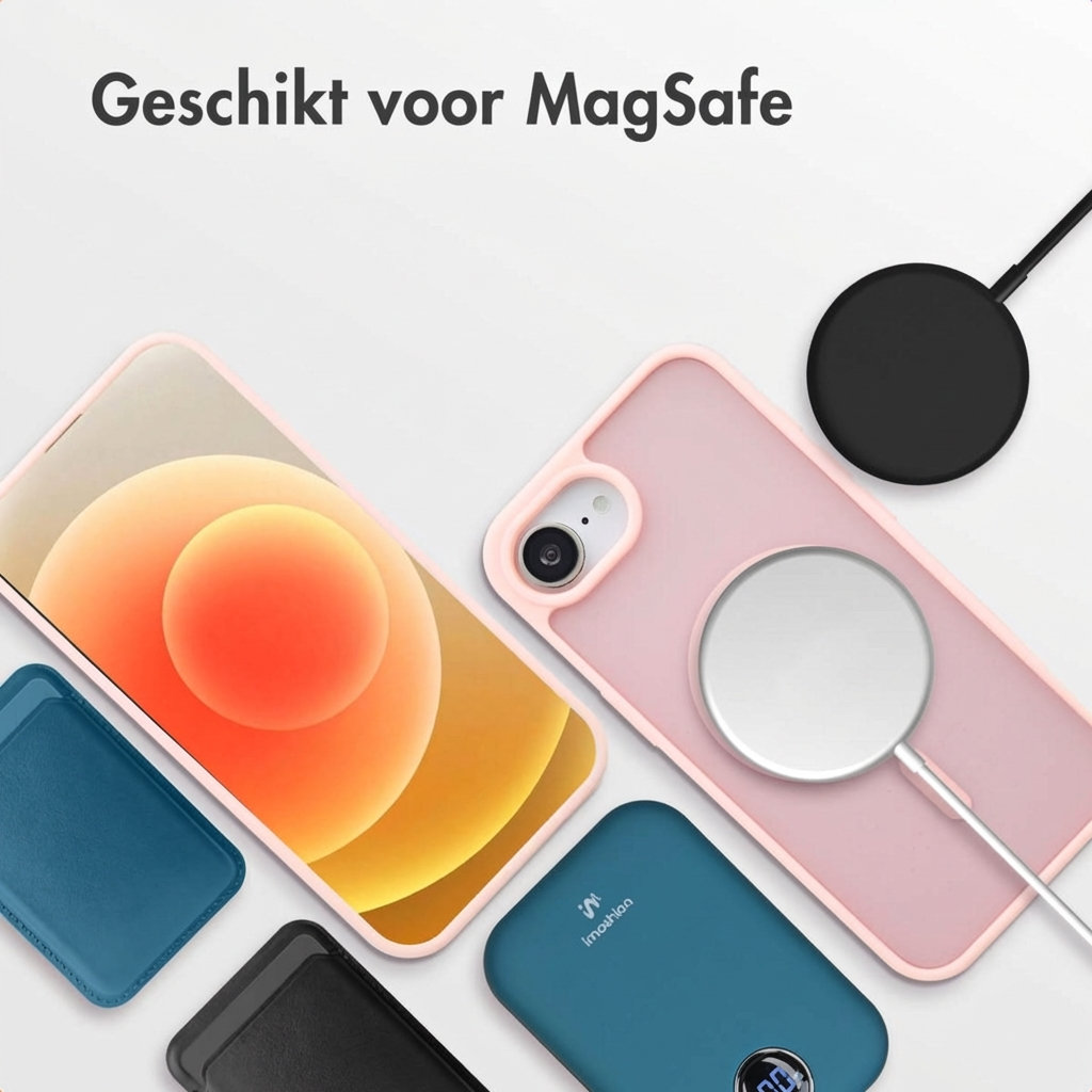 Een iPhone met roze hoesje, blauwe en zwarte portemonnee, blauwe powerbank.