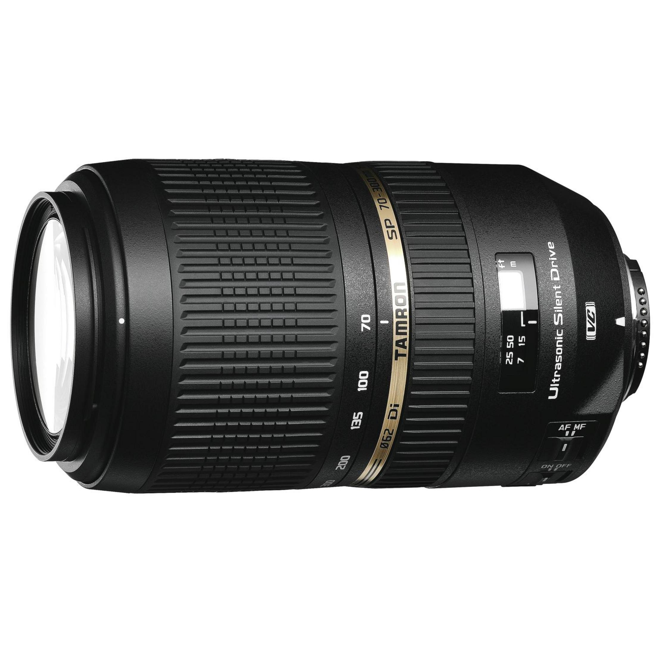 Ein schwarzes Tamron SP 70-300mm Objektiv mit Fokusring und Zoommarkierungen.
