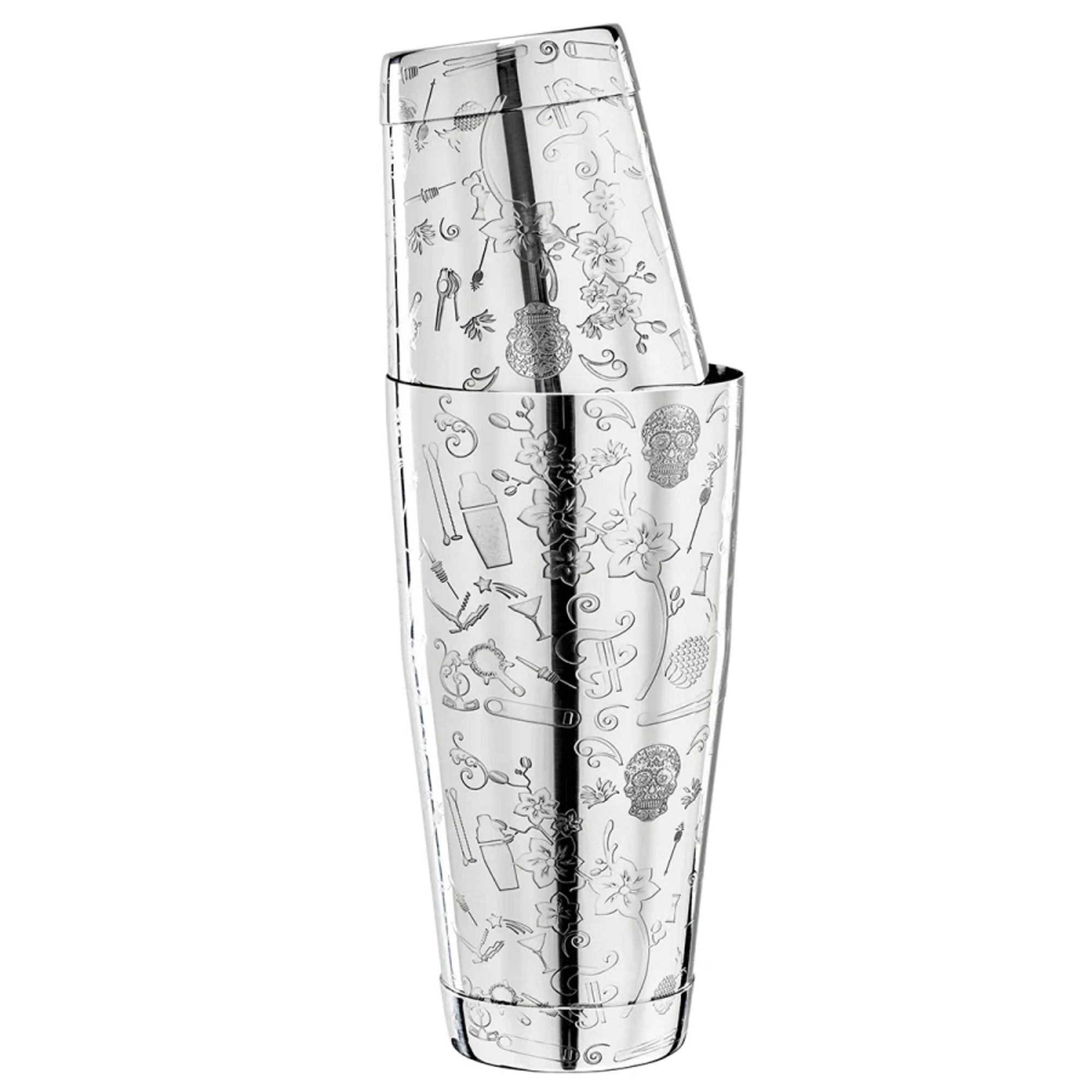 Due shaker per cocktail argentati con incisioni dettagliate di teschi e fiori.