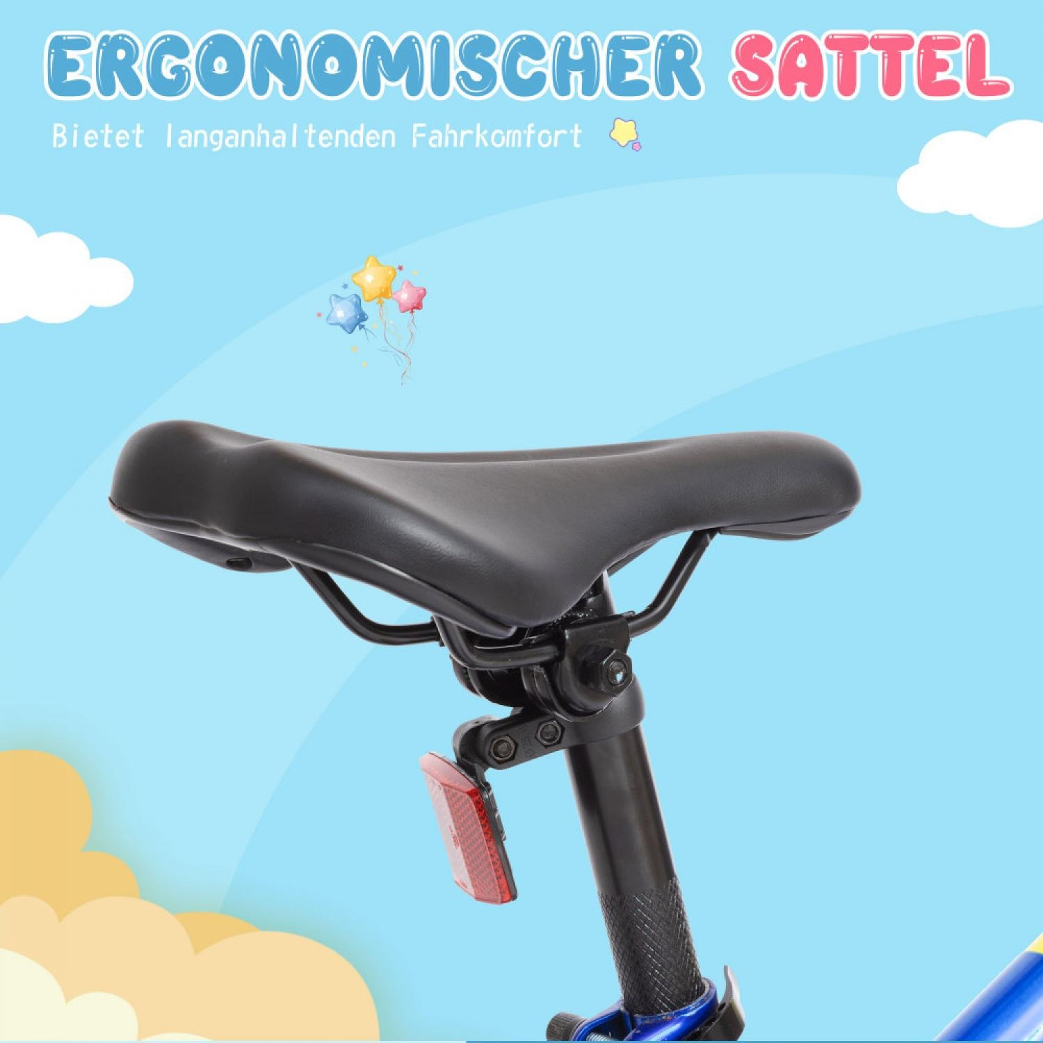 Ein schwarzer Fahrradsattel mit rotem Reflektor vor blauem Himmel.