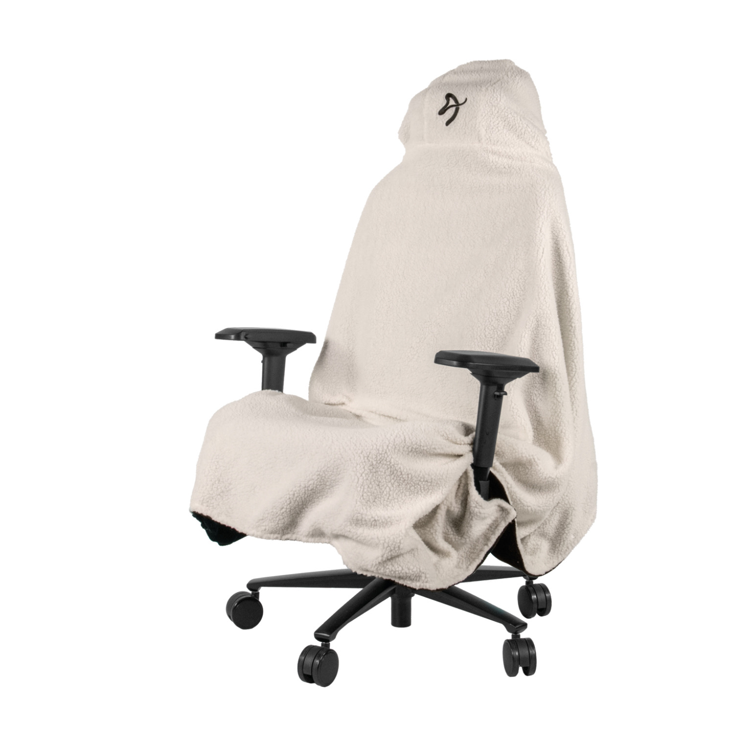 Una coperta sherpa color crema con cappuccio copre una sedia da ufficio. Logo in alto.