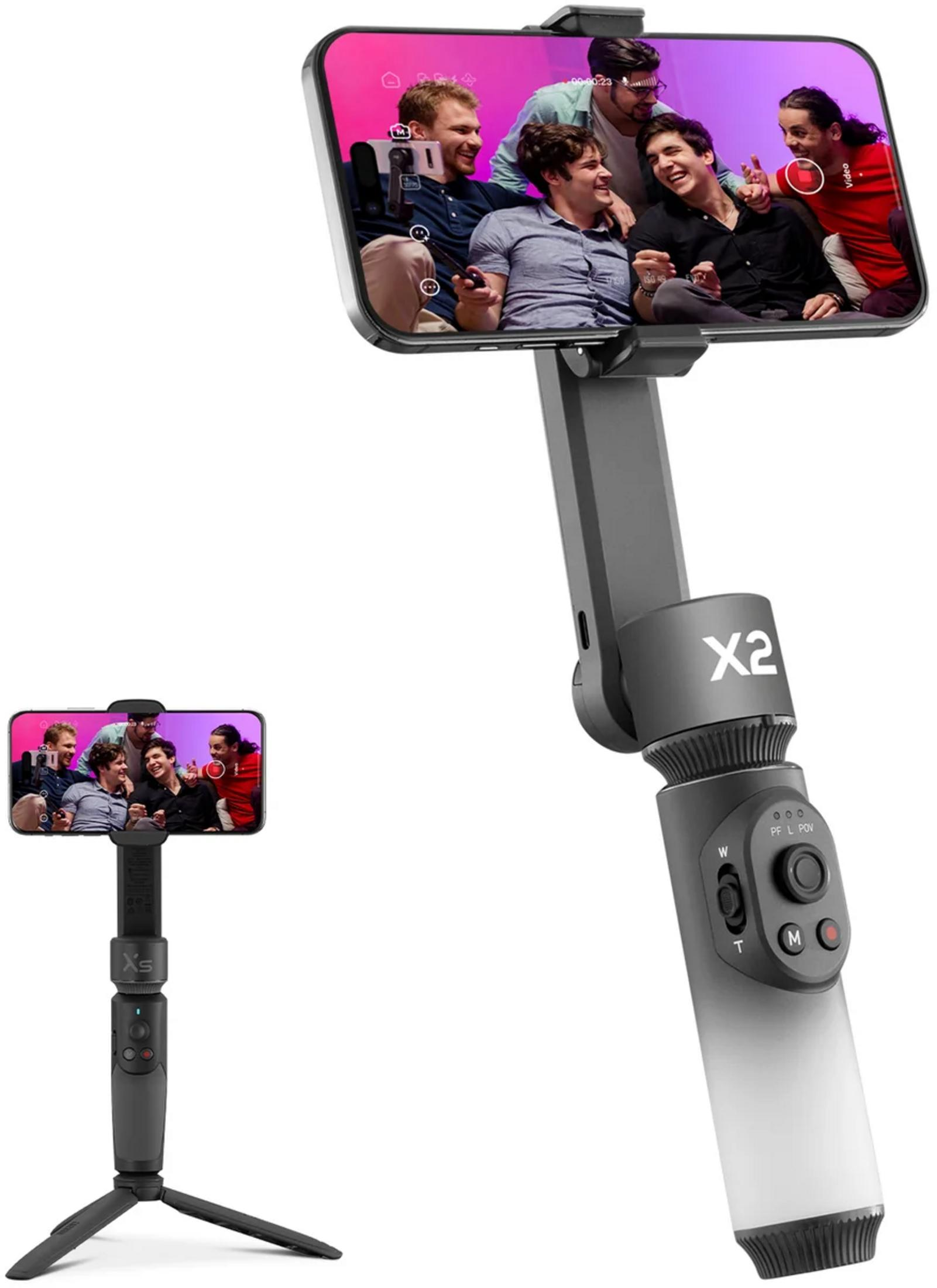 Zwei graue Handy-Gimbals mit Bildschirmen, die lachende Männer zeigen.