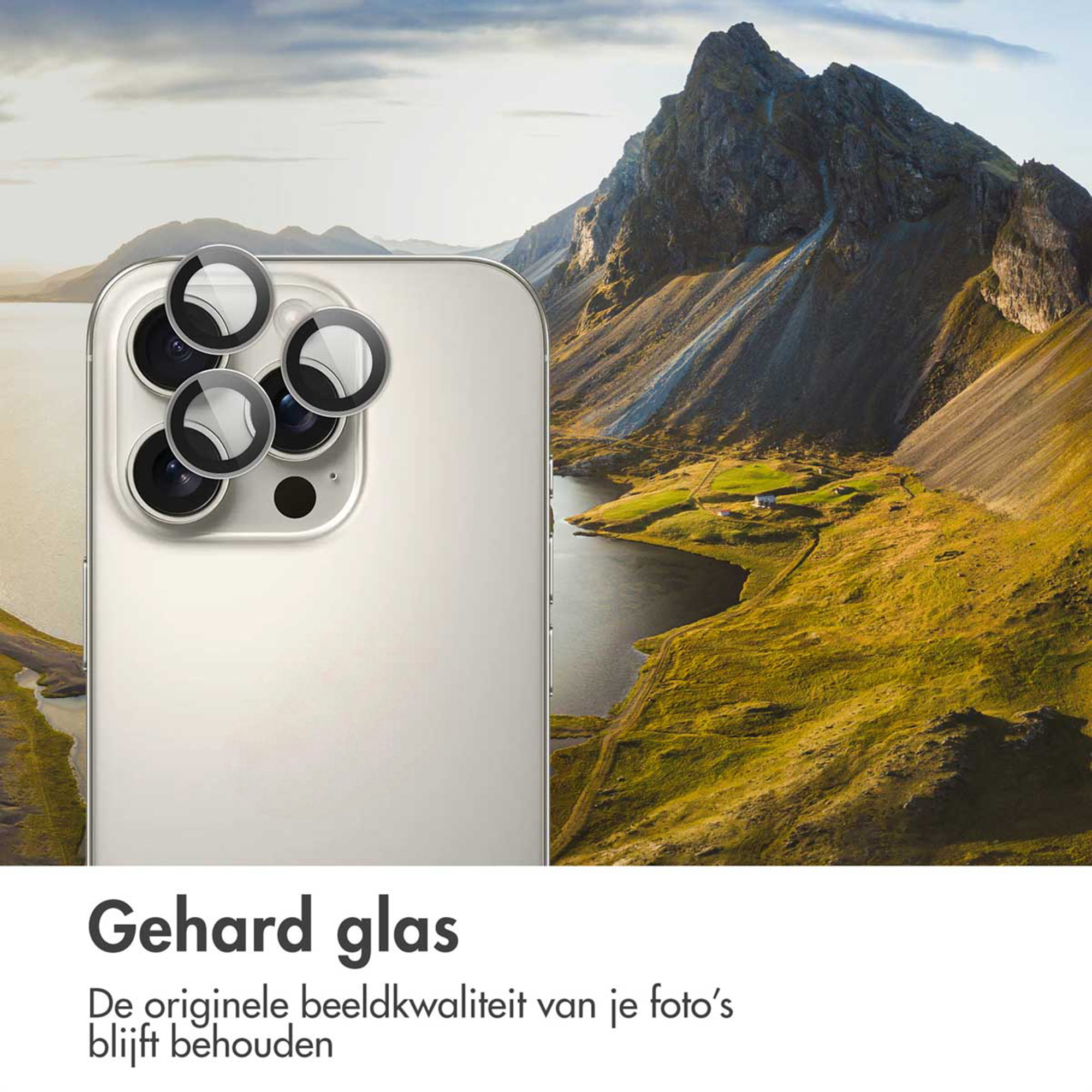 Caméra de smartphone avec lentilles protectrices devant paysage montagneux.