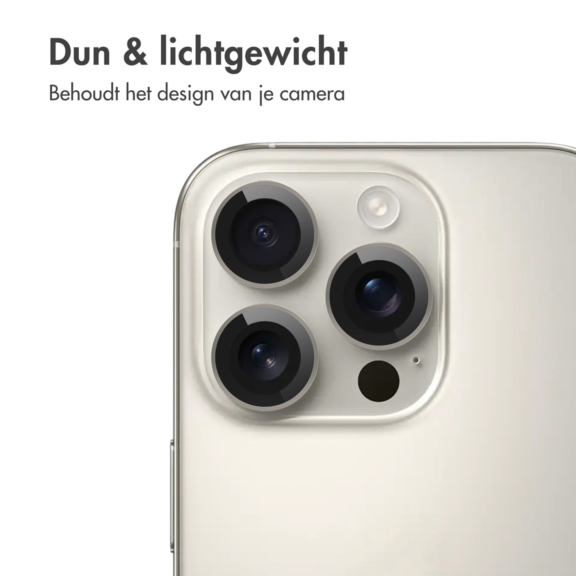 Arrière d'un smartphone clair avec trois objectifs et flash.
