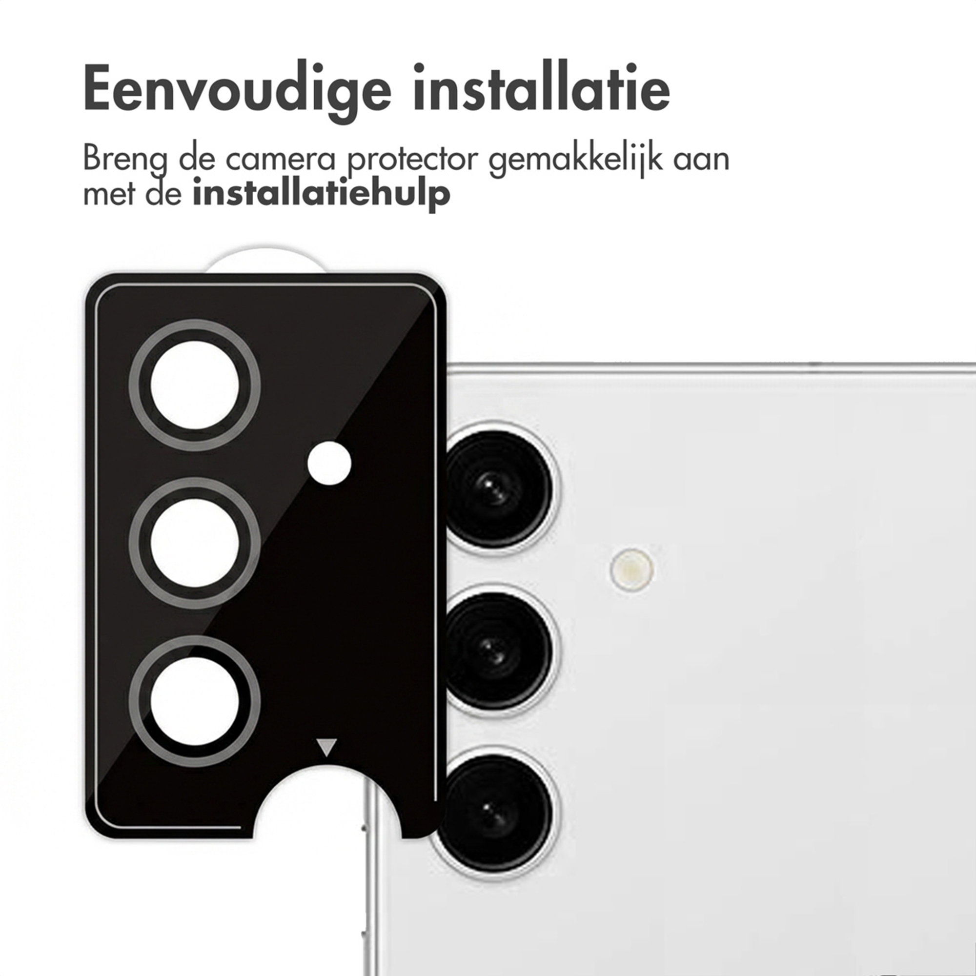 Zwarte cameraprotector op witte telefoon met drie lenzen.